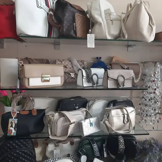 Τσάντες στο μαγαζί, 10 από 22